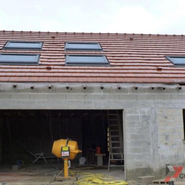 Création Velux sur toiture en tuiles