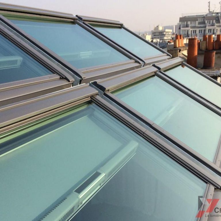 Pose Fenetre de toit Velux avec stores sur Paris