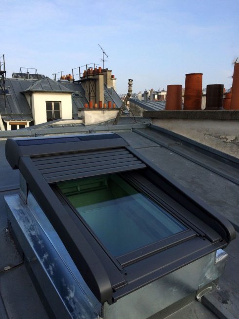 Installation volet roulant exterieur solaire velux 2