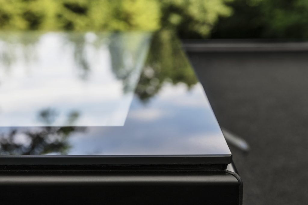 fenetre de toit plat velux avec motorisation